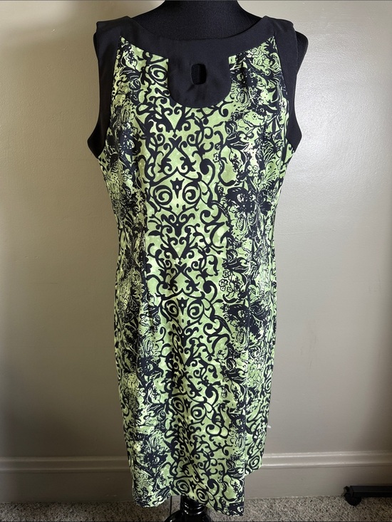 Connected Apparel Dresses & Skirts - Connected Apparel Sleeveless Black & Green Shift Dress Damask Print Keyhole Acce